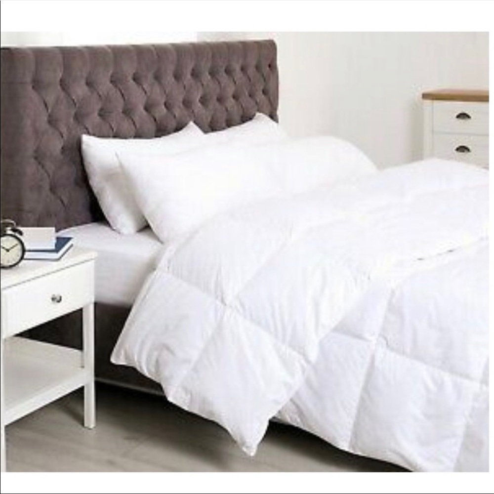 Super Soft light White Down Alternative Comforter - Picture 2 of 4